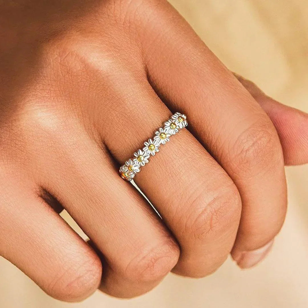 ZADIYA™ | Adjustable Silver Ring with Hand Enameled Daisy