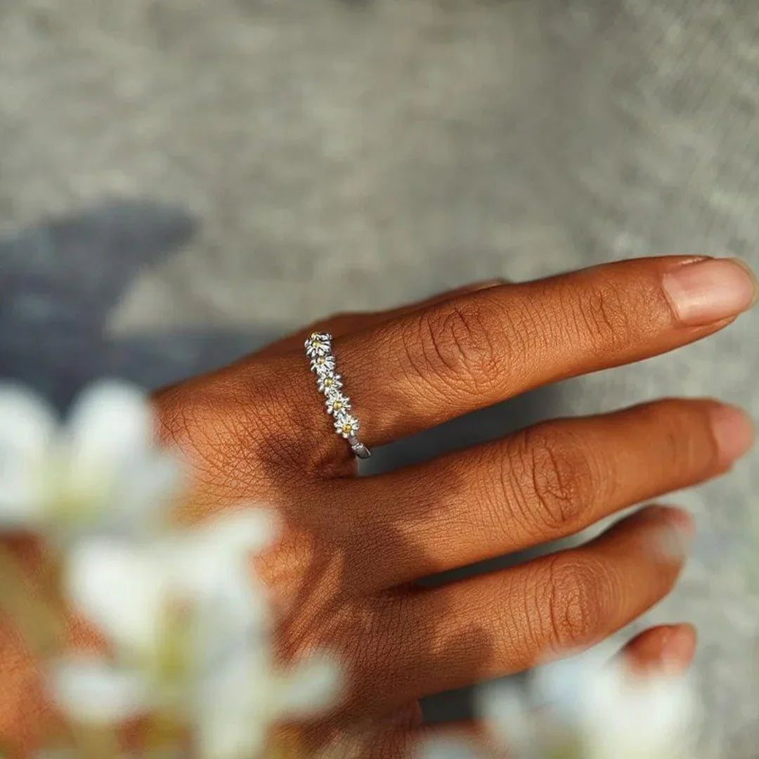 ZADIYA™ | Adjustable Silver Ring with Hand Enameled Daisy
