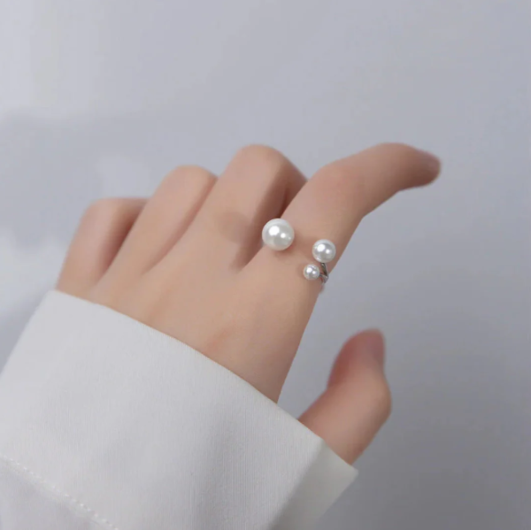 ZADIYA™ | Adjustable Ring with Three Freshwater Pearls