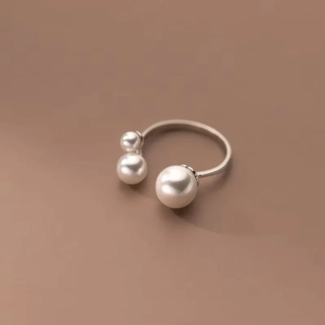 ZADIYA™ | Adjustable Ring with Three Freshwater Pearls
